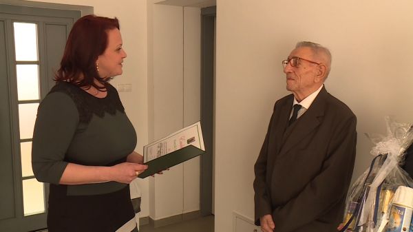 A 90 éves Hornyák Sándort köszöntötték Csornán