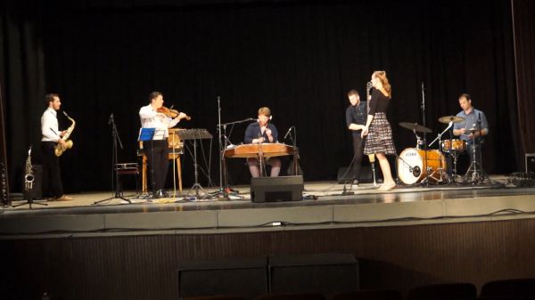 Zenepaviloni koncertek Csornán : A Tárkány Művek koncertje