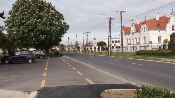 Befejeződött a kerékpárút felújítása a Rákóczi Ferenc utcában