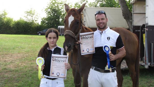 A beledi Kesik Mirella eredményesen szerepelt a kapuvári lovasversenyen