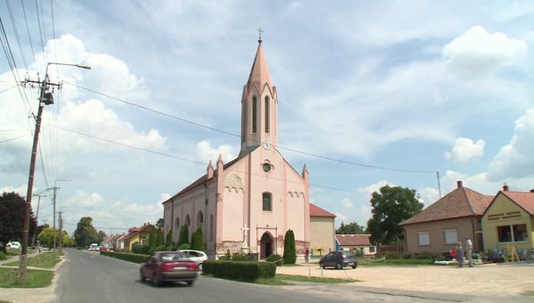 Villámcsapás okozott károkat a beledi katolikus templomban