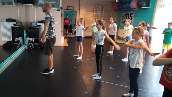 A break tánc alapjait tanulták a kapuvári gyerekek az Erzsébet-táborban