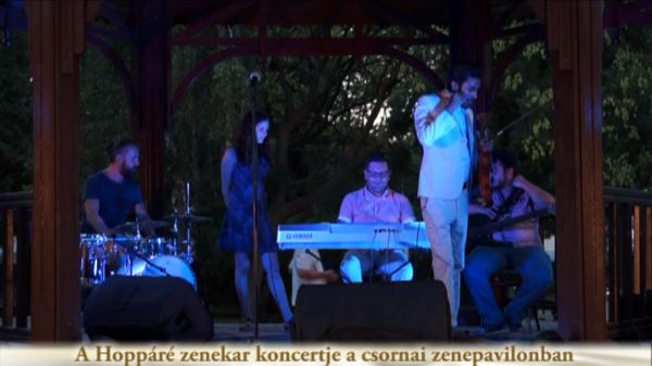 A Hoppáré zenekar koncertje a csornai zenepavilonban