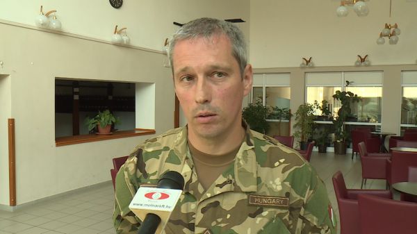 A magyar Honvédség önkéntes területvédelmi tartalékos rendszeréről tartottat tájékoztatást Csornán